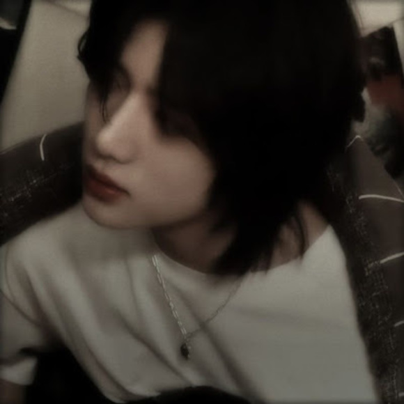 Meet your Posher, Kay - Picture 1 of 1